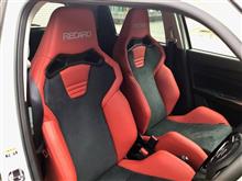 クルマを乗り換えてもお気に入りのホイールはコレ。ブロンズカラーの“RAYS VOLK RACING TE37 SAGA”を装着しました。さらにシートを“RECARO SR-S UT100”&#215;2で交換！