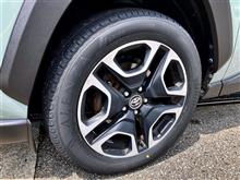 235/55R19だとパッと見ならスポーツカー用かと思っちゃいますが、SUVの純正サイズです。REGNO譲りの静かさで、快適性にこだわった“ALENZA LX100”を装着しました。
