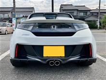 無限サイドスポイラー＆リヤアンダースポイラーをセットしてより精悍に。ガレージベリーのフロントリップスポイラーとリアスポイラーの相性もバッチリで、よりアグレッシブに仕上がりました。