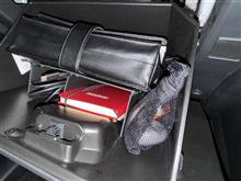 ケーブルを車内に