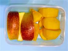 本日も娘は、フルーツ🍎だけのお弁当を用意しました