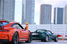 Lotus ELISE S1とPORSCHE 911 GT3 RS