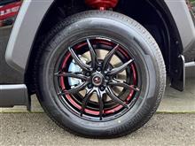 夏タイヤを18→17にインチダウンして雰囲気を変えてみました。“ALENZA LX100”と“Weds ノヴァリスローグVF”を装着。さらに純正ホイール&#215;“BLIZZAK DM-V3”で冬支度も完了！