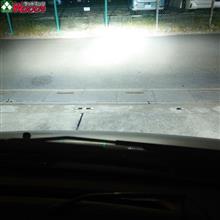 対向車のまぶしい対策！　明るいには明るいで対抗！？