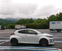 GRヤリスのタイヤの空気が抜けた、・・＼(゜ロ＼)(／ロ゜)／。