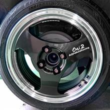 往年のデザインをいまに蘇らせたインパクト大のホイール、“アドバン レーシング ONI2”を装着しました。まさに温故知新。とても素敵な仕上がりです。