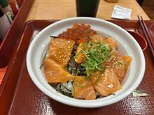 なか卯でサーモンいくら丼