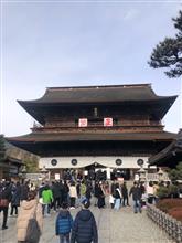 善光寺へ初詣卍