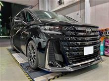 絶妙なボリューム感で、シンプルなのに存在感にあふれる“ROWEN Lip style”フロントスポイラー＆リアアンダースポイラーを装着。気を遣わず運転できそうなデザインもいいですね。