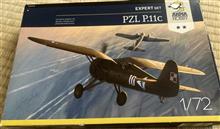 鹵獲機：PZL P.11c と カ号観測機の修復 1/72。