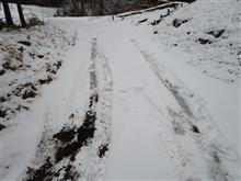 ミライース、荒れた新雪林道の走りは