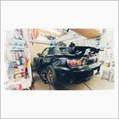 シャシーブラック塗布作業中