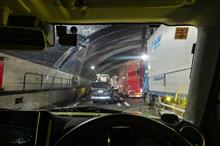ジムニーでノープラン一人旅(2日目の夜から3日目)情報ないままトンネル内で6時間停止渋滞 ジムニーでノープラン一人旅(2日目の夜から3日目)情報ないままトンネル内で6時間停止渋滞