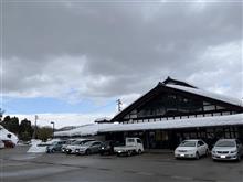 冬の外出（温泉）と車載の除雪用具など。