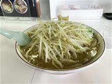 外国人、ホントうるさい　(-_-メ)