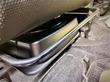 ちょっと低音がもの足りないのでチューンナップウーファーを追加。省スペースコンパクトサイズで取り付け場所に融通が利く“μ-DIMENSION BlackBox_X10”をシート下に取り付けました。