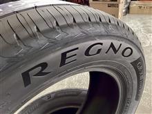 進化したプレミアムコンフォートタイヤ“REGNO GR-XⅢ TYPE RV”を装着しました。ミニバンで快適に気持ち良く走るために開発された、注目の新商品です。