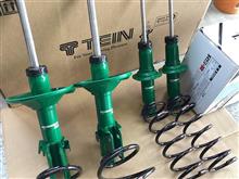 “TEIN&#215;RS-R”の組み合わせ、増えてきたような気がします。純正からの交換で足回りをリフレッシュ。“TEIN EnduraPro”と“RS-R Ti2000”のセットでローダウンも実現しました!!