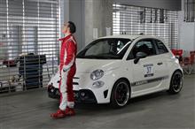 最高速度225km/h！ アバルト595コンペティツィオーネの世界で見えたものは？ イトウさんのシーズン開幕
