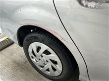 社有車カローラアクシオを擦りました😞
