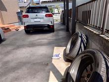 2台とも夏タイヤに交換しました～。