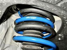 “SPOON SPORTS PROGRESSIVE SPRING”は、純正ショックアブソーバーとの相性もバッチリ。ちょうどいい車高に収まり、さまざまなシチュエーションで楽しめるダウンサスです。