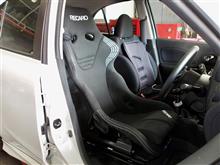 ストリートでも楽しく快適に走れるフルバケ“RECARO RSｰGS”を装着。オフセットサイドアダプターとバックレストカバーのほか、トライアル サイドプロテクター、JADE シートベルトガイドもセット。