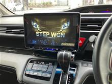 この大画面が、見やすさ、楽しさをもたらす！スマホを接続すれば、ナビはもちろんエンタテイメント機能も一気に拡張。アルパインの11型ディスプレイオーディオ“フローティングビッグ DA”をインストール!!