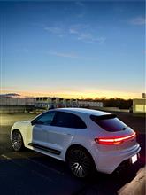 スーパー駐車場にて
