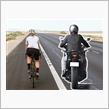 2026年4月からバイクで自転車を追い抜く際、キケンだと反則金6000円＋違反点数2点が！【道交法改正】