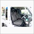 腰が痛くなるような乗り心地改善のために“RECARO SR-C”をアームレスト付きで装着。ホールド性だけでなく快適に走るために開発されたシートだから、長距離運転もラクチンになりそうです。の画像