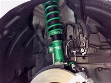 “TEIN FLEX Z”で快適性を確保しつつ35mmダウン。ホイールは限定色ラスターブロンズゴールドの“WORK VS XV”を、リム：ブロンズアルマイト、ピアスボルト：ゴールドでオーダーして装着！