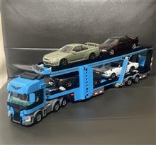 レゴシティ60408トランスポーターと1/32楽プラの歴代GT-R4台です♪ レゴシティ60408トランスポーターと1/32楽プラの歴代GT-R4台です♪