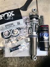 FOX リアサス　エアスリーブ交換