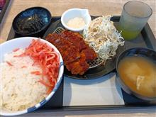 朝から元気に食べてます