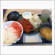 朝から元気に食べてます