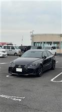 端っこに停めてます。😃