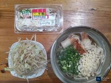 平日は必ず麺類・・・　ちくわ天かすねぎうどん。
