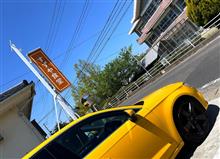 初めて訪ねた店にソースを持ち込んでしまった男