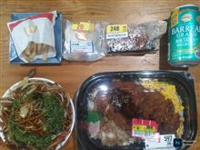 ザ・ビッグ半額チキンカツ弁当、半額麺だけ焼きそばの豪華晩ご飯・・・