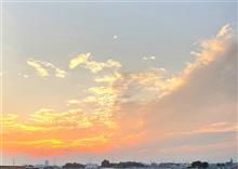 梅雨夕焼けオレンジ明日に流れ着け