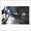 トンネルの中に駅