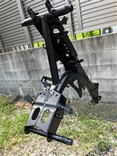 4Lモンキーのフレームとスイングアーム塗装