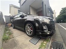 早そうに、低そうに見える車
