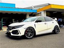 本格スポーツをインチダウンして、超々ジュラルミン鍛造の“BBS RI-D”を装着。タイヤは“POTENZA RE-71RS”を組み合わせました。ダイヤモンドブラックのBBS RI-Dが素敵です。