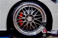 “BBS LM”に“POTENZA S007A”をセットして装着。ダイヤモンドブラックのディスクにブラックブライトダイヤカットリムの組み合わせが、艶やかな光沢と深い陰影で魅了します!!