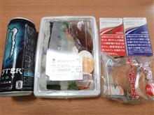 ファミマの俵おむすびセットと岩下の新生姜いなり寿司とモンスターエナジーを！！