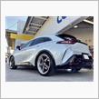 ダウンサスへのスプリング交換で車高を落としたら、ホイールも一新してガラリとイメージチェンジ。“tanabe SUSTEC NF210”でローダウンし、“WORK ZEAST ST2”を装着しました!!