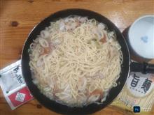 頑張って食べる！！　博多大將ちゃんぽん二人前。