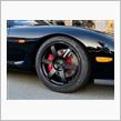 オプションカラーでチョイスしたマットブラックが黒ボディにとってもいい感じ。“VOLK RACING TE37 SAGA S-plus”&#215;“POTENZA Adrenalin RE004”を装着!!